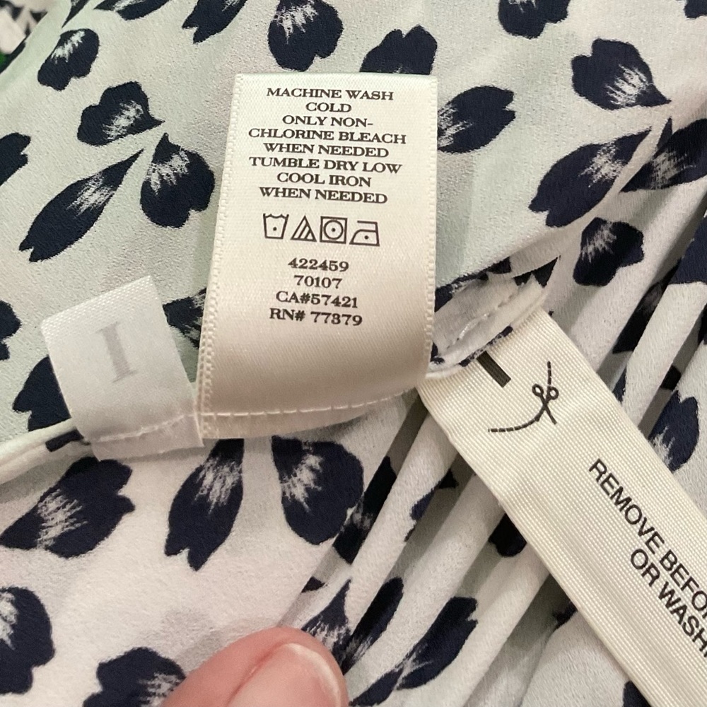 🎉🌺HP for Everything Petite Posh 🎊 🎉 Ann Taylor Petite button front blouse - Picture 11 of 11